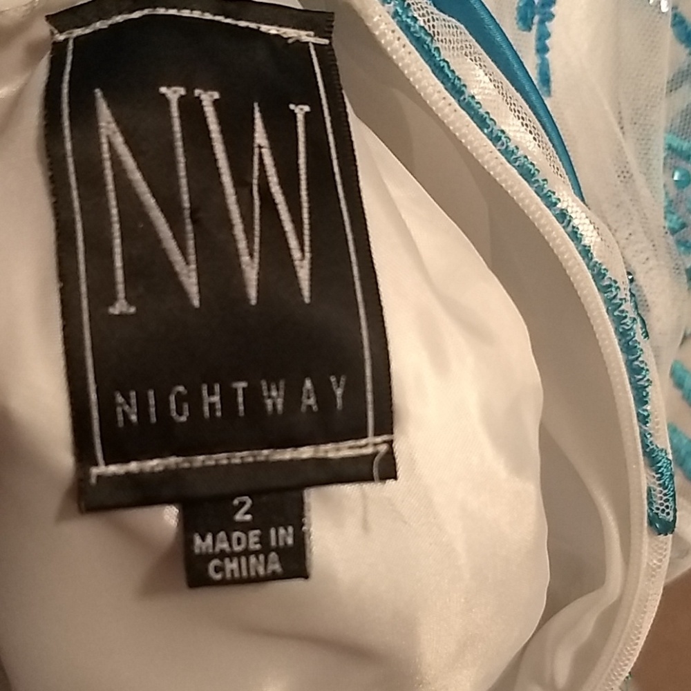 Dress - Picture 8 of 8